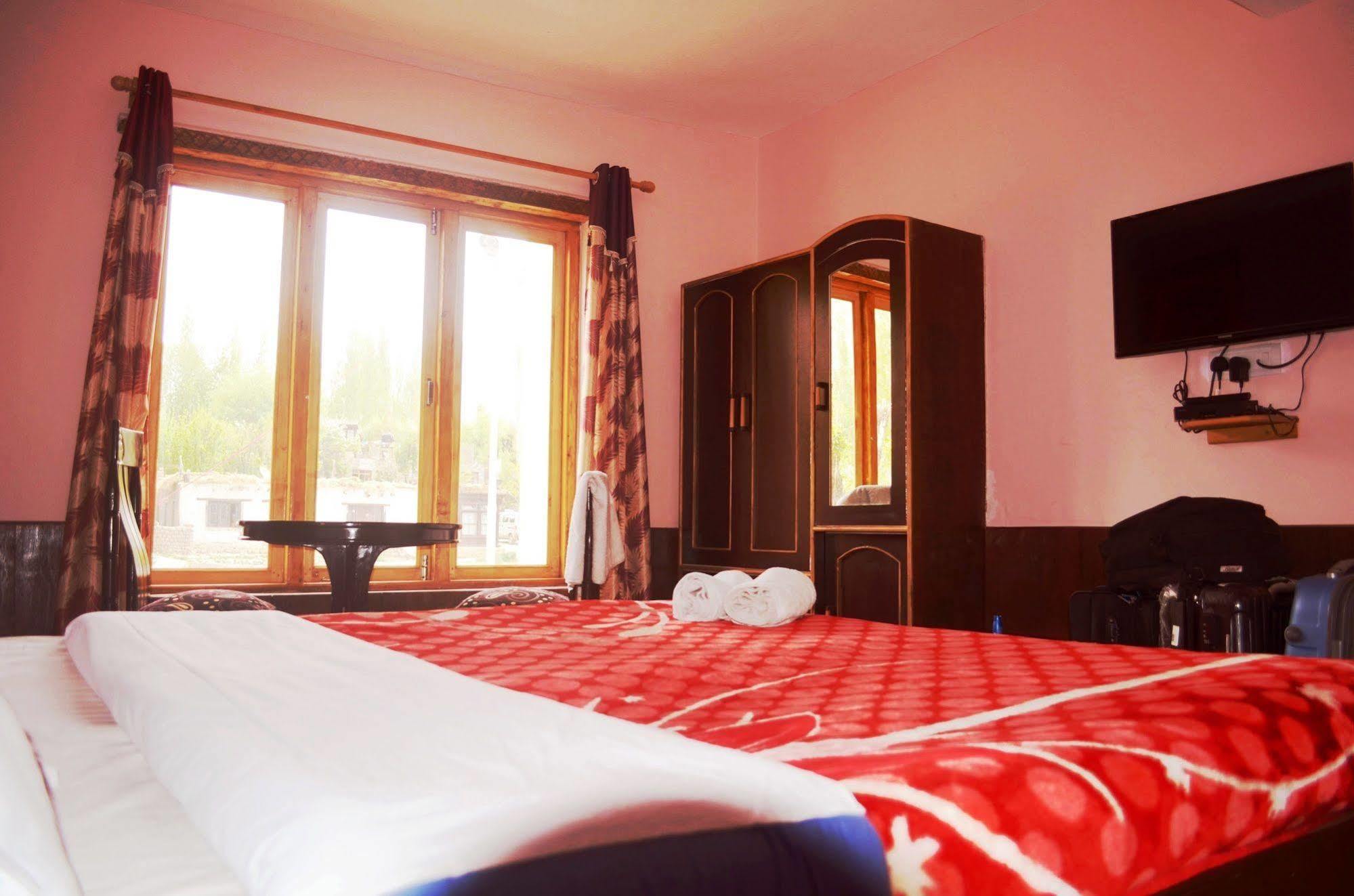 Beyond Stay - Kanika Himalayan View Leh Buitenkant foto